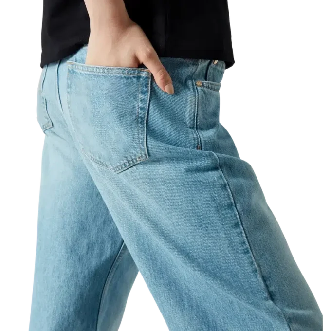 Calças de ganga com efeito desgastado e grafite