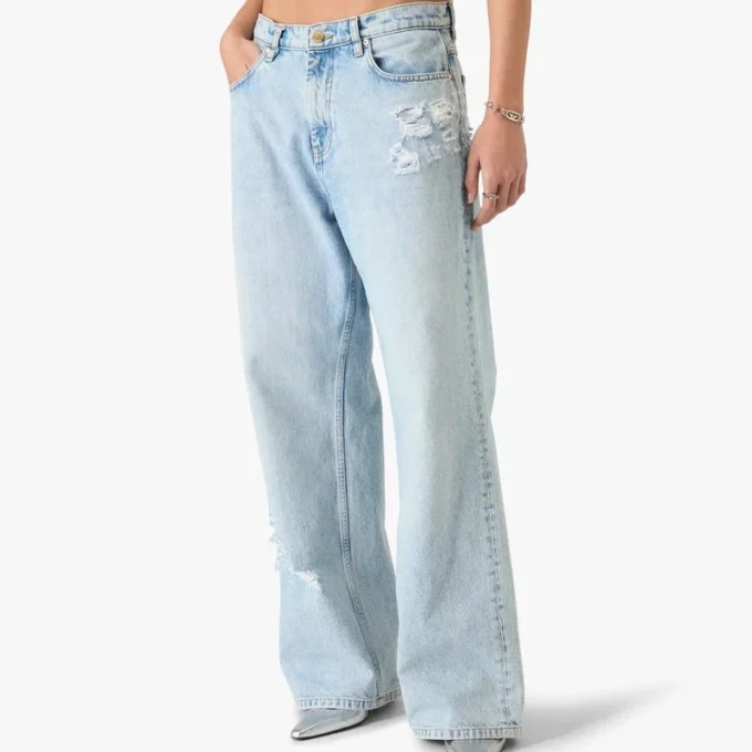 Calças de ganga com grafite em lavagem clara