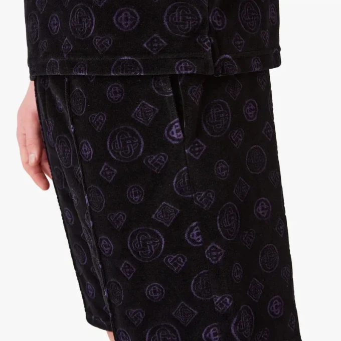 Calções de veludo com monograma roxo Calções de veludo com monograma roxo