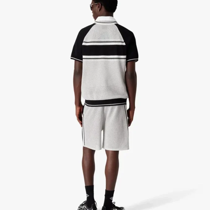 Calção de manga curta com fecho e riscas em malha metálica