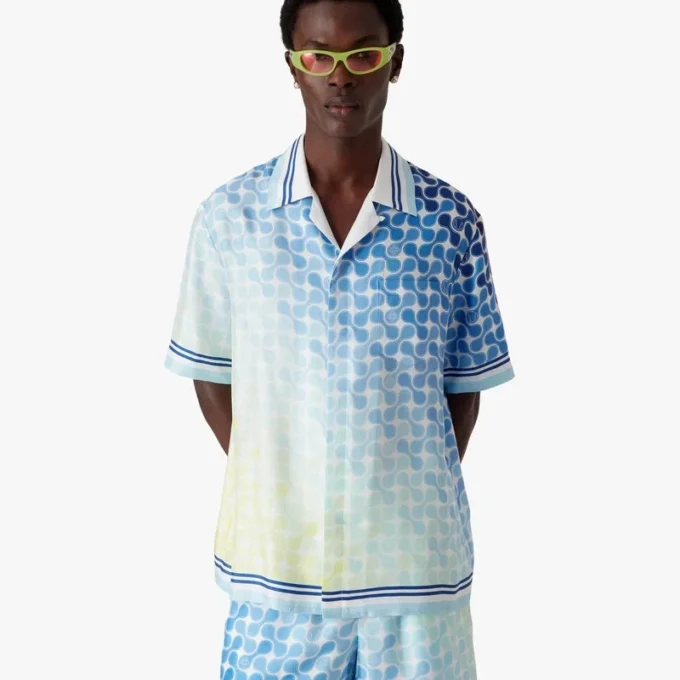 Camisa de seda de calções com padrão de quadras de ténis em gradiente