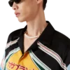 Camisa de seda de calção com padrão gráfico de montanha