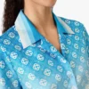 Camisas curtas de seda com nó e monograma em degradê azul Camisas curtas de seda com nó e monograma em degradê azul