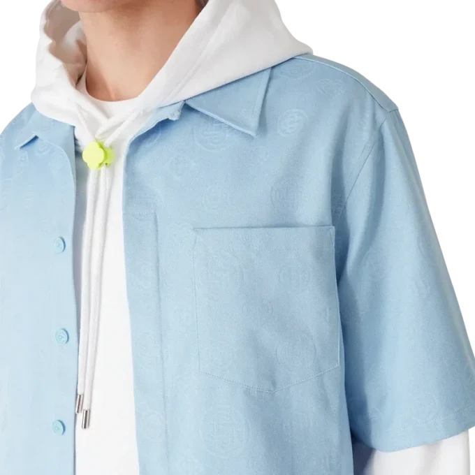 Camisas de calções com monograma azul claro