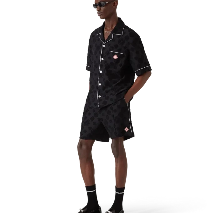 Camisas de calções em tecido de toalha com monograma Camisas de calções em tecido de toalha com monograma