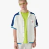 Camisas de croché de calções branca e azul Camisas de croché de calções branca e azul