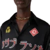 Camisas de manga comprida em cetim de seda com emblema