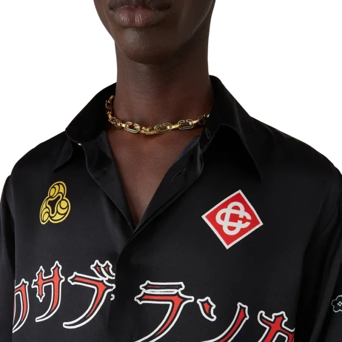 Camisas de manga comprida em cetim de seda com emblema