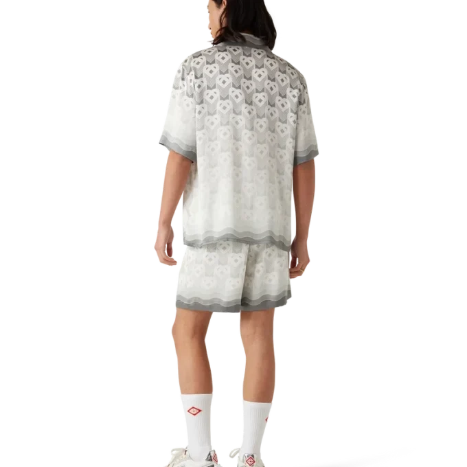 Camisas de seda de manga curta com monograma de coração em degradê Camisas de seda de manga curta com monograma de coração em degradê