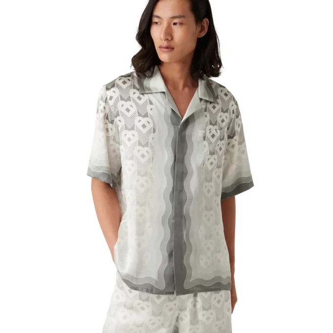 Camisas de seda de manga curta com monograma de coração em degradê Camisas de seda de manga curta com monograma de coração em degradê