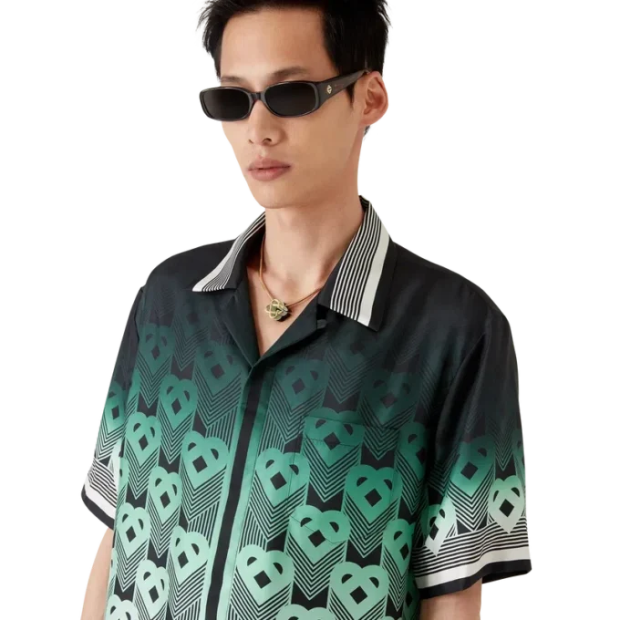 Camisas de seda de manga curta com monograma em degradê Camisas de seda de manga curta com monograma em degradê