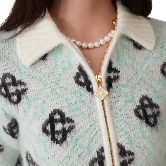 Camisola com fecho em mohair com monograma