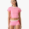 Camisola de calções de manga curta com monograma rosa Camisola de calções de manga curta com monograma rosa