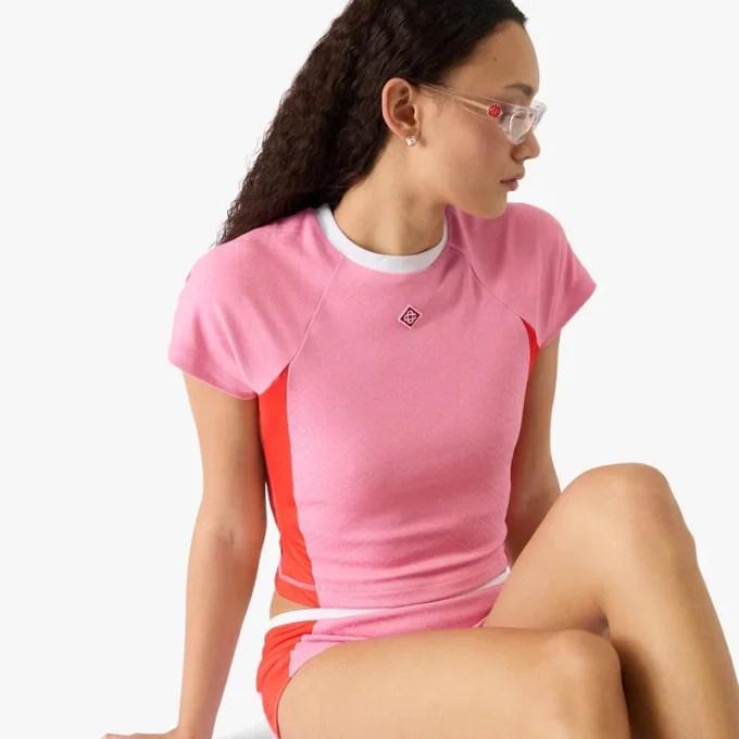 Camisola de calções de manga curta com monograma rosa Camisola de calções de manga curta com monograma rosa