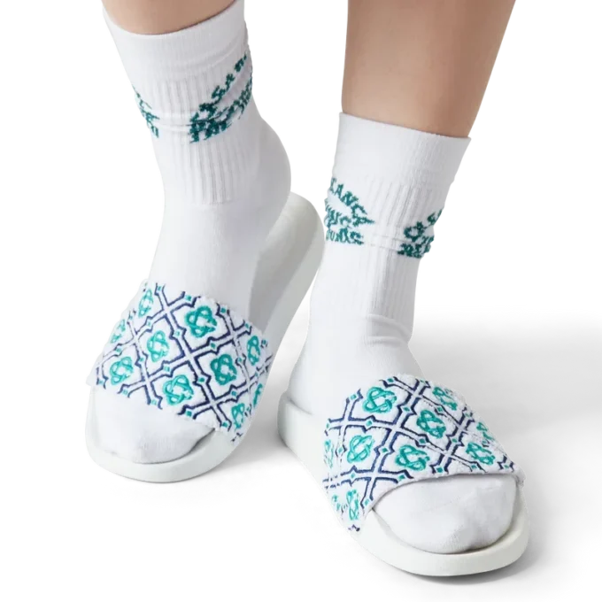 Chinelos de felpo com monograma para mulher Chinelos de felpo com monograma para mulher