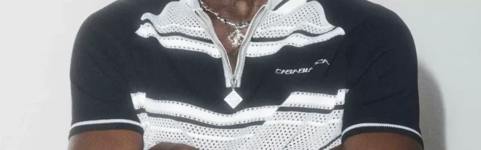 Calção de manga curta com fecho e riscas em malha metálica