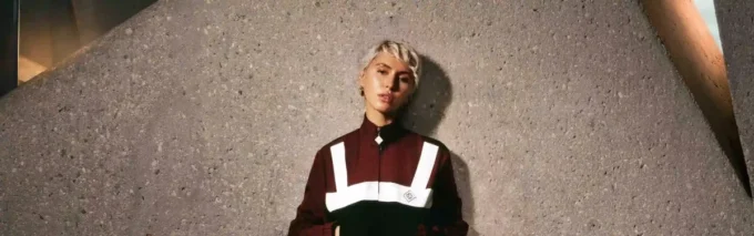 Casaco de vento em nylon com monograma