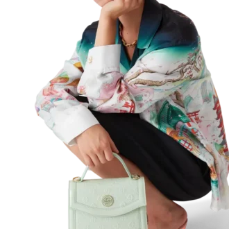 Mini-bolsa Jeanne com monograma em relevo na cor menta