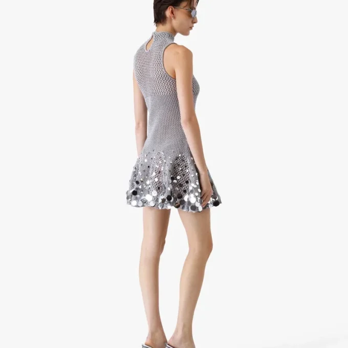 Mini-vestido prateado com espelhos em croché