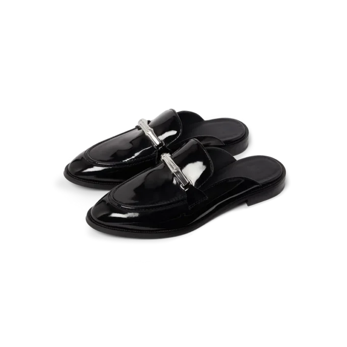 Mocassim preto com tira de bambu