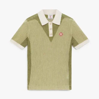 Polo de calções com riscas verticais
