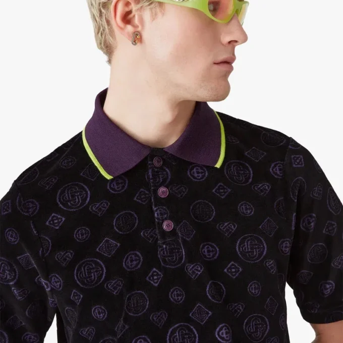 Polo em veludo com monograma roxo Polo em veludo com monograma roxo