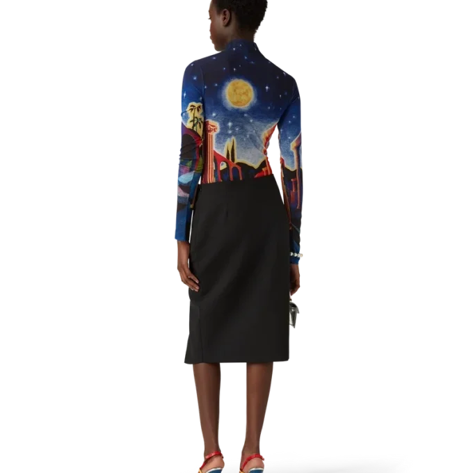 Sapatos de salto alto com tiras atrás e arco cromado Sapatos de salto alto com tiras atrás e arco cromado