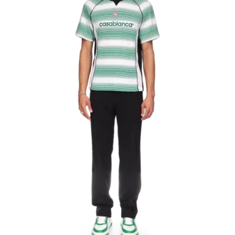 T-shirt de futebol com painéis de riscas degradadas