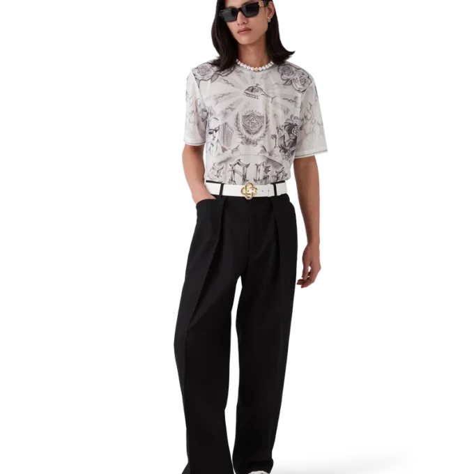 Top em malha com tatuagem